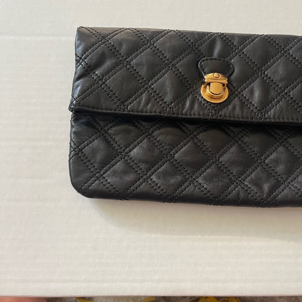 Marc Jacobs Eugenie Black Quilted leather fold over Clutch with Gold Clasp - Picture 4 of 11